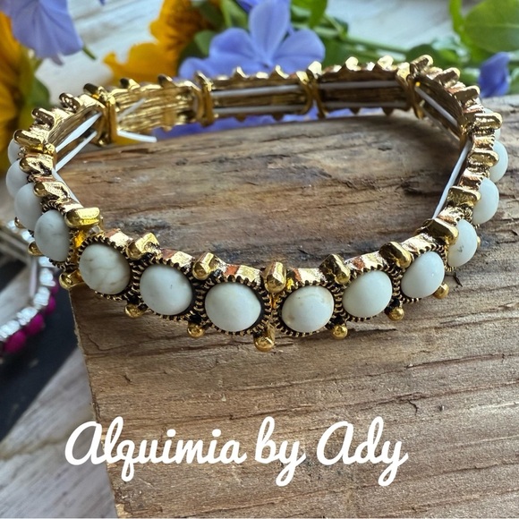 Boho creamy white buffalo tiró beaded handmade bracelet - Picture 1 of 1